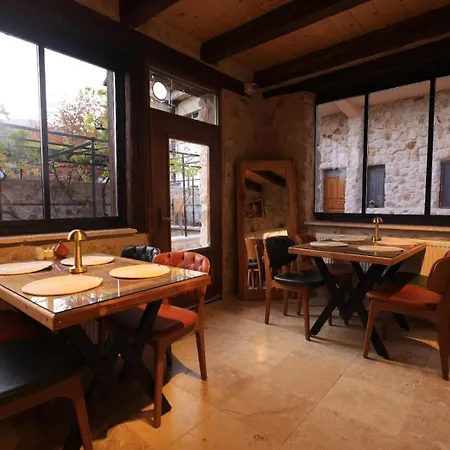 Gazel Cave House B&B 어굽