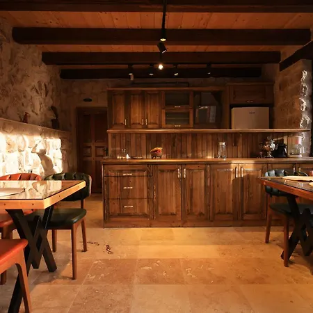 Gazel Cave House 어굽
