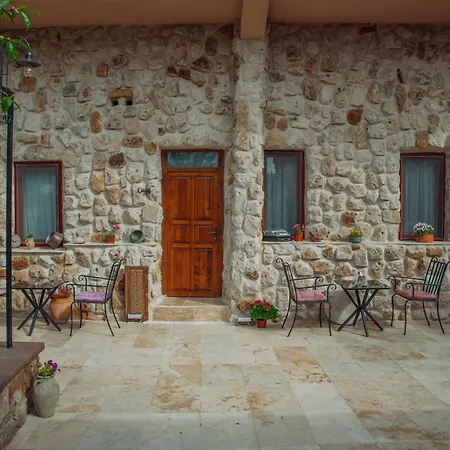 Gazel Cave House B&B 어굽